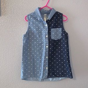 Cherokee blue polka dot sleeveless button down shirt